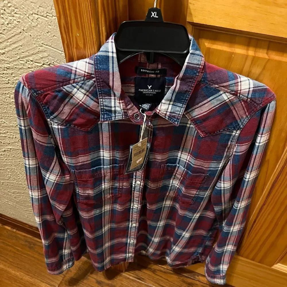 American Eagle nwt size small burgundy button down with snap buttons